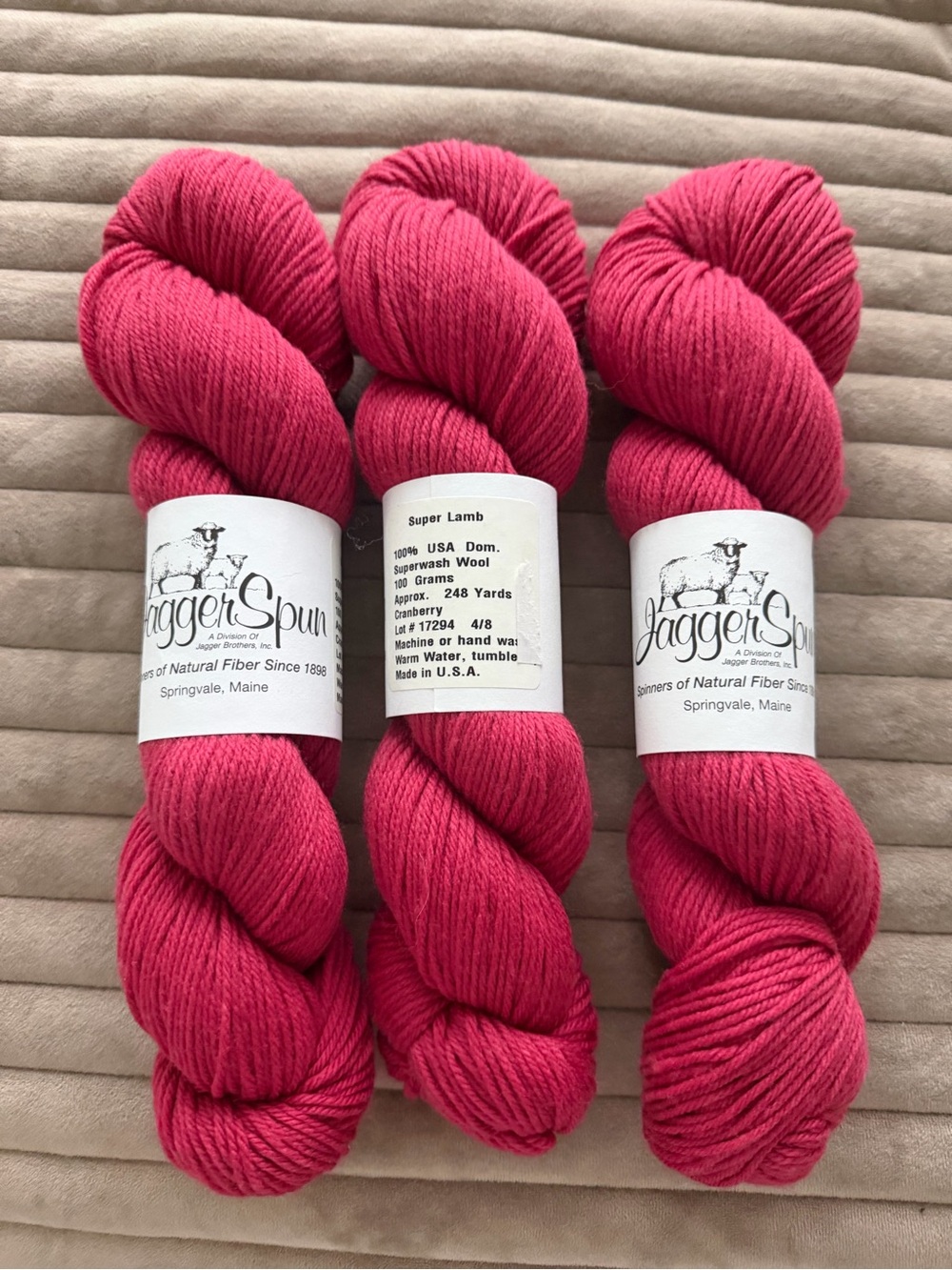 Jaggerspun lambs wool  Yarn - Bright cranberry  Pink